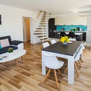 Alemar Apartment